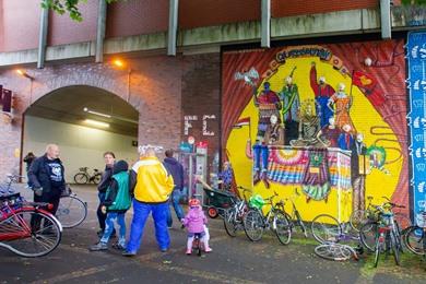 Spazieren Sie durch das Belgische Viertel und Ehrenfeld in Köln: trendige Stadtteile mit angesagten Bars