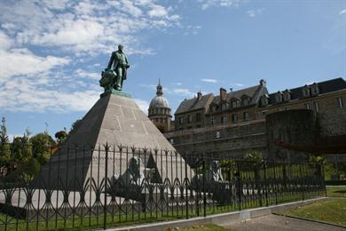Spaziergang durch die Altstadt von Boulogne-sur-Mer