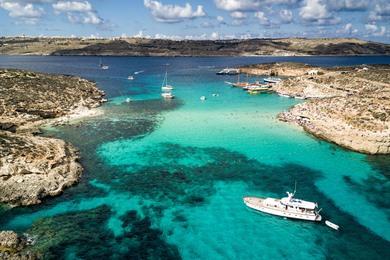 Spaziergang auf der Insel Comino: alle Sehenswürdigkeiten + Karte