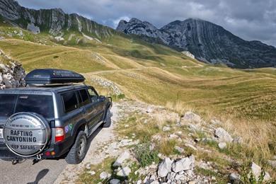 Fahren Sie die Durmitor-Panoramastraße P14 und den Sedlo-Pass in Montenegro entlang