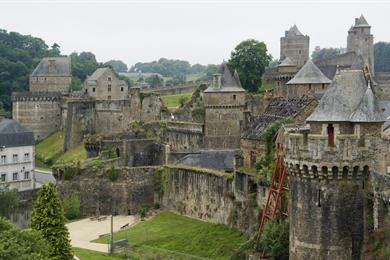 Stadtführung in Fougères entlang des imposanten Schlosses und schöner Herrenhäuser