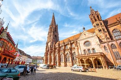 Spaziergang durch Freiburg: Erkunde das Münster und shoppe nach Herzenslust