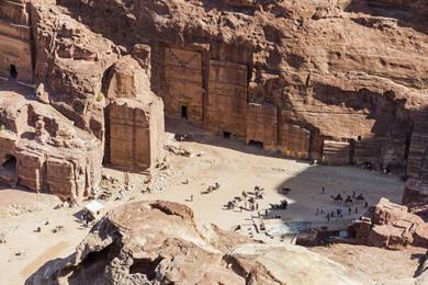 Pfad des Hochplatzes des Opfers: Wanderung zur Tempelruine Qasr Al-Bint