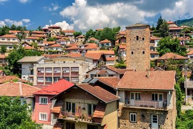 Kratovo Spaziergang: Die Stadt der mittelalterlichen Türme und Brücken