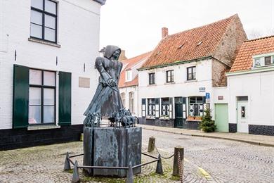 Spaziergang durch Lissewege, das weiße Dorf erkunden