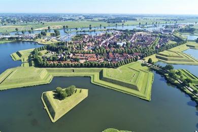 Nordbrabant Autobahn mit viel Grün, charmanten Städten, Van Gogh und Bosch