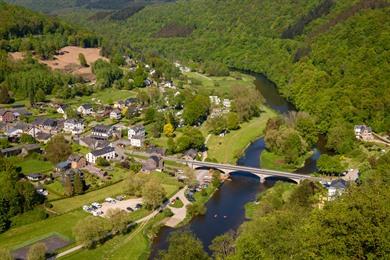 Wanderung durch den Wald zur Chaire à Prêcher in Corbion