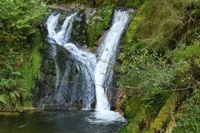 Spaziergang entlang der Allerheiligen-Wasserfälle