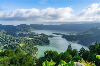 Wanderung zum Aussichtspunkt Vista do Rei: Blick auf den Krater der Sete Cidades
