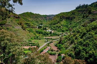 Spazieren Sie zum Mirador Las Tres Piedras über den Barranco de la Virgen.