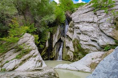 Wanderung zum Bogova-Wasserfall (9 km) im Osumi-Tal