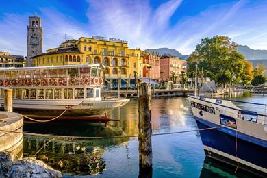 Spaziergang um Riva del Garda: vom malerischen Hafen zur Batteria di Mezzo
