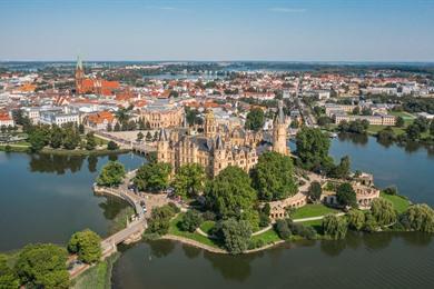 Spaziergang durch die Innenstadt von Schwerin: Entlang Kirchen und Schlössern