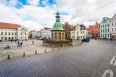 Spaziergang durch die Hansestadt Wismar: das historische Zentrum erkunden