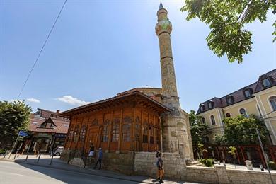 Spaziergang durch Pristina entlang osmanischem Erbe und kosovarischer Stolz