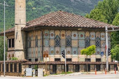Spaziergang in Tetovo mit dem Höhepunkt der bemalten Moschee