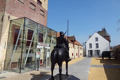 Fahrradroute Torhout Gistel, ein Schloss, Radsport und überraschende Museen