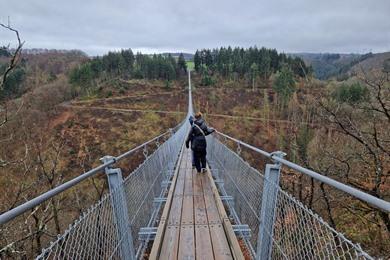 Spaziergang unter und über die Geierlay-Hängeseilbrücke ab Mörsdorf