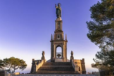 Wanderroute von Puig Sant Salvator zum Castell de Santueri