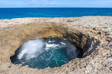 Spaziergang zum Watamula-Blasloch im Westen von Aruba